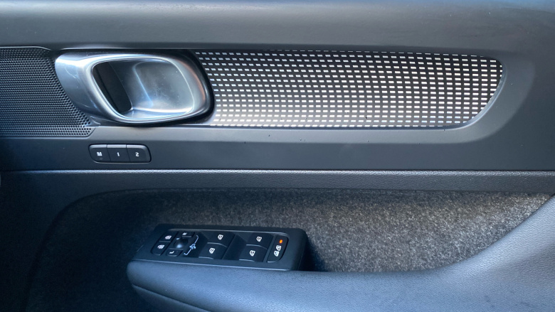 Volvo XC40 2.0 B3P Plus Dark 5dr Auto Petrol Estate